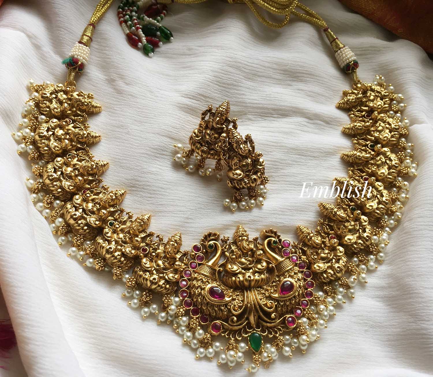 Gold alike Ganesha guttapusalu like short neckpiece 